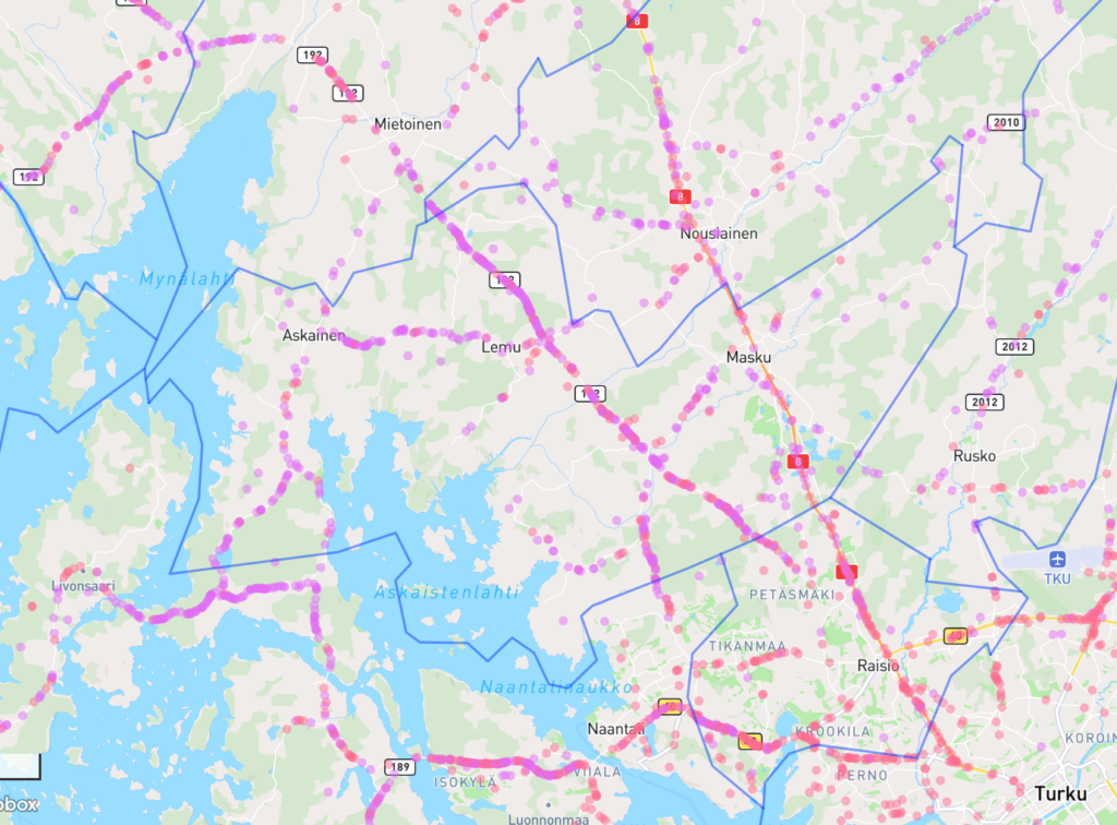 Kuva on otettu kuvakaappauksena hirvieläinonnettomuudet kartalla -tilastosta. Kuvassa näkyvät valkohäntäpeuraonnettomuudet ja metsäkaurisonnettomuudet Maskun alueella vuosina 2019–2023.